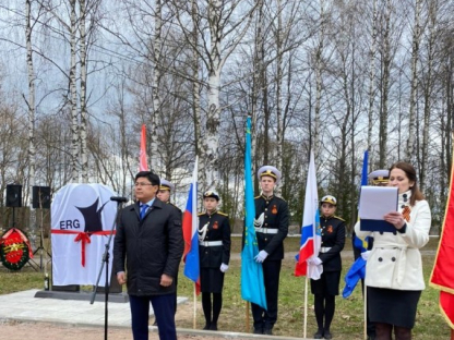 В Ленинградской области установили памятник воинам - казахстанцам 314 стрелковой дивизии